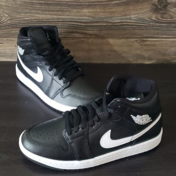 New Nike Air Jordan 1 Mid Womens Black Sneakers Size 7 Streetwear Casual - Picture 2 of 10